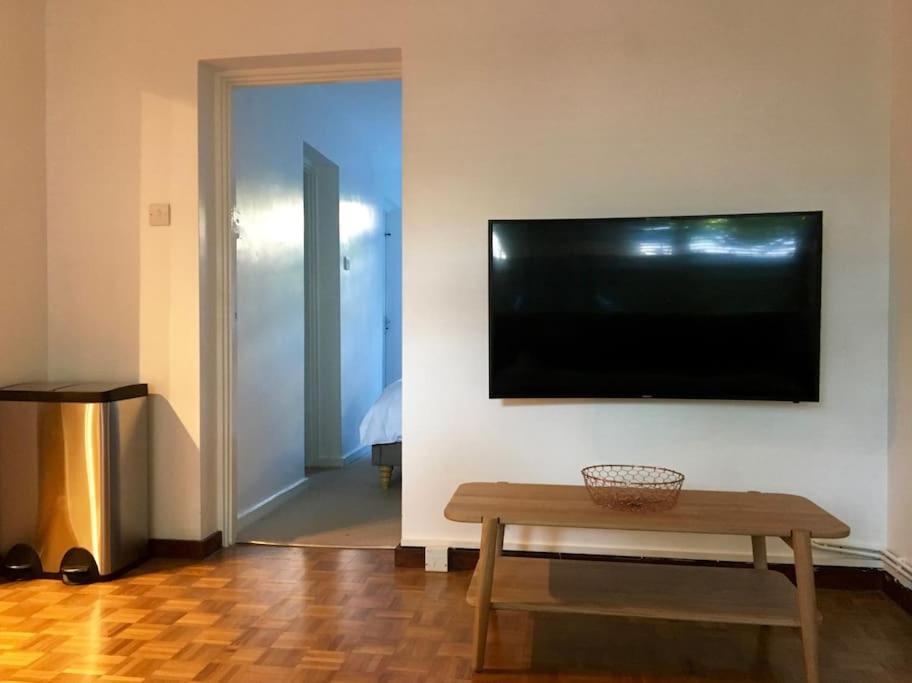Victoria Park 1 Bedroom Flat *